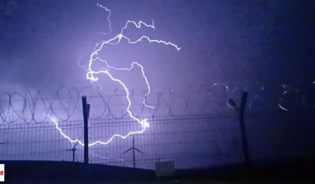 Tokat'ta Geceyi Şimşekler Aydınlattı: Dolu ve Fırtına Etkisi!