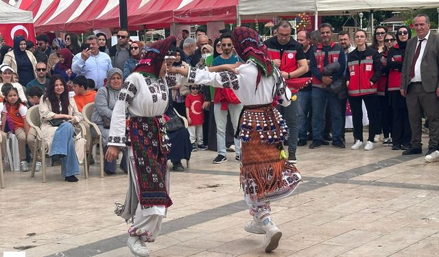 Yöresel Folklor Ekibinden Spor Ayakkabılı Oyun 'Olmadı!' Dedirtti!