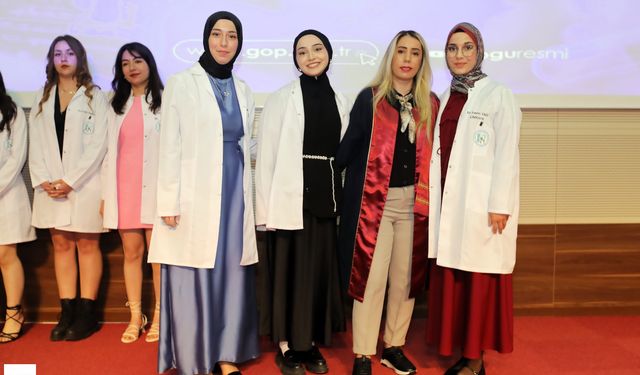 Tokat'ta eczacılık fakültesi öğrencileri beyaz önlük giydi