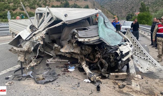 Kamyonet Bariyere Çarptı: 44 Yaşındaki Kadın Hayatını Kaybetti