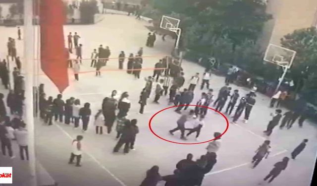 Öğretmenden öğrenciye su sıçrattın dayağı