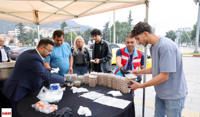Tokat Belediyesi'nden 12 Noktada Aşure İkramı: Birlik ve Paylaşma Günü Kutlandı