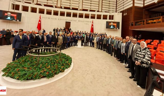 Meclis Tatile Girdi, Milletvekilleri Hatıra Fotoğrafı Çektirdi