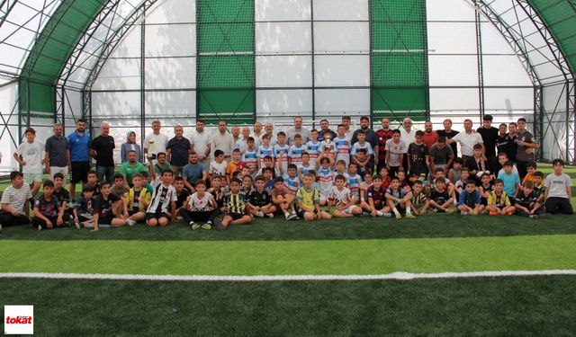 Erbaa’da Halı Saha Coşkusu: 190 Öğrenci, 16 Takım, Tek Kupa!