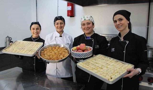 Fıstık yerine elma koyup baklava yaptılar