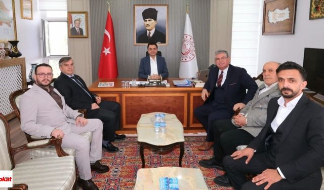 Tokat’ta Sanat Rüzgarı: 76 Sanatçıdan Dev Sergi, Vali Köklü’ye Ziyaret