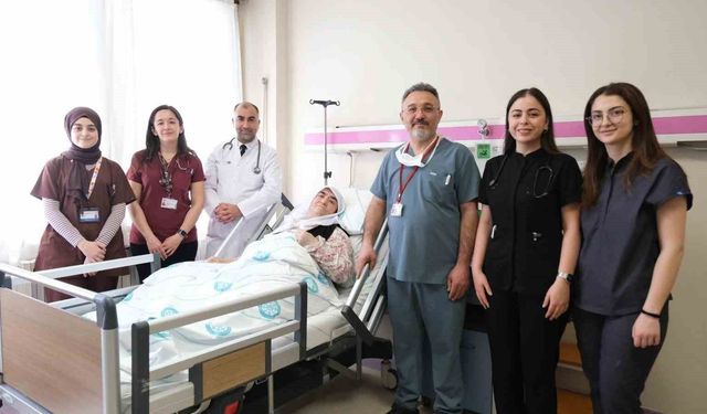 Göğüs duvarından 8 kiloluk tümör çıkarıldı