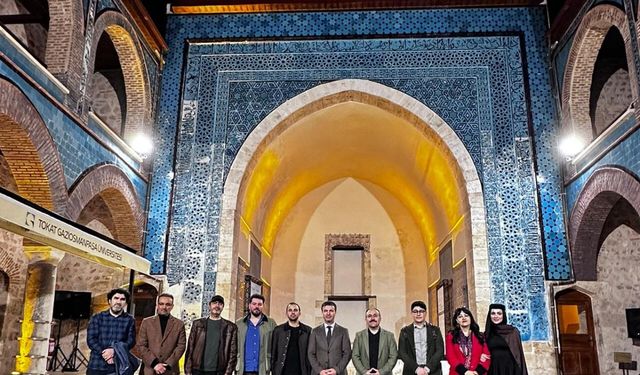 Ak Zambaklar Şiir Şöleni’nde Edebiyat ve Musiki Bir Araya Geldi