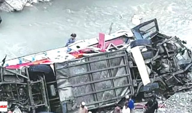 Yolcu otobüsü dere yatağına uçtu: 4 ölü, 26 yaralı