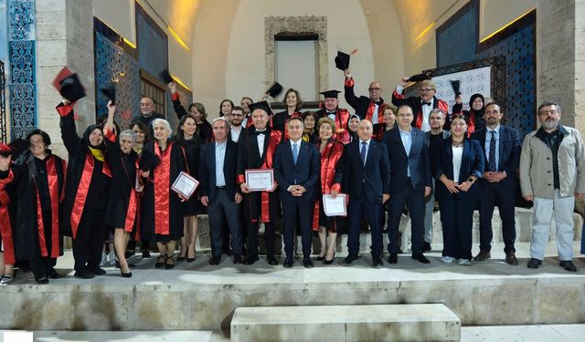60 yaşından sonra kep attılar: Tazelenme Üniversitesi ilk mezunlarını verdi