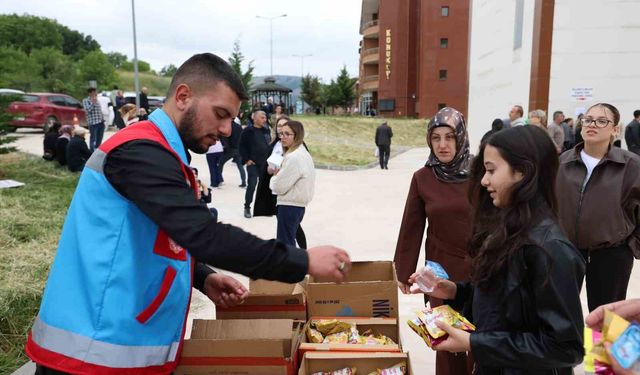YKS'ye katılanlara ikram