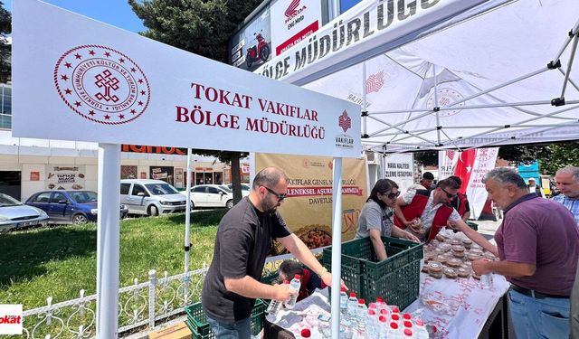 Tokat'ta Aşure İkramı Başladı: Vakıflar Bölge Müdürlüğü Aşure Dağıtıyor