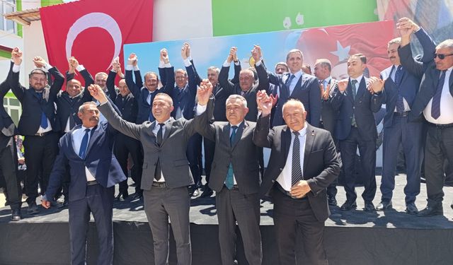 Bakan Çiftçi Çevrecik'te Konuştu: "Bu Topraklara Sevgiden Başka Tohum Ekmeyiz