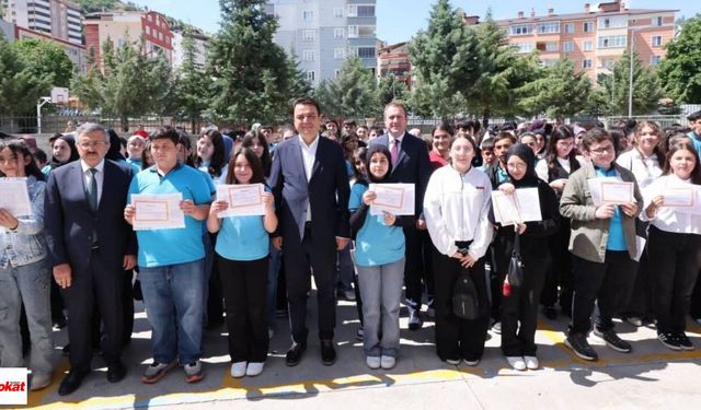 Behzat-ı Veli Ortaokulu'nda Karne Coşkusu, Yaz Tatili Resmen Başladı