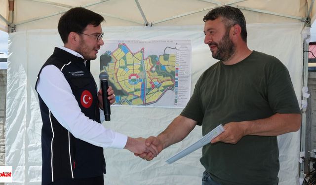 Karayatak'ta Yılların Bekleyişi Sona Erdi: Tapular Sahiplerine Teslim Edildi