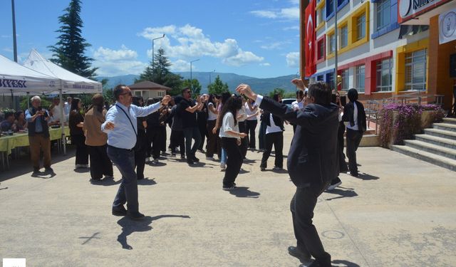 Niksar Anadolu Lisesi'nde Muhteşem Yıl Sonu Programı: Protokol Ve Öğrenciler Bir Araya Geldi