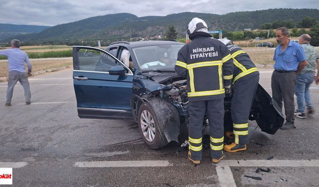 Niksar-Erbaa Arasında Trafik Kazası: Yaralılar Var...