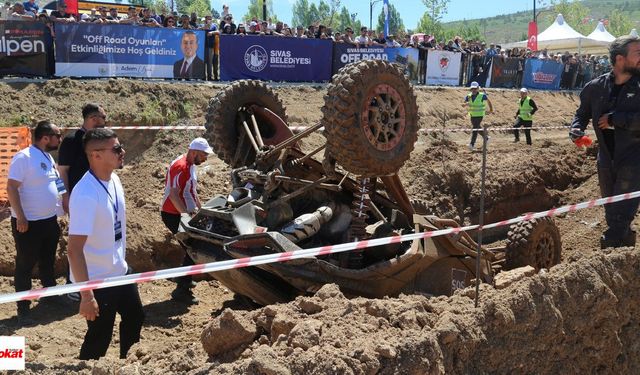Off road festivalinde takla atan araç yürekleri ağza getirdi