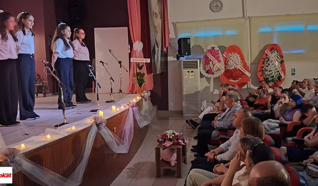 Öğretmen ve Öğrencilerden Unutulmaz Şiir ve Müzik Dinletisi