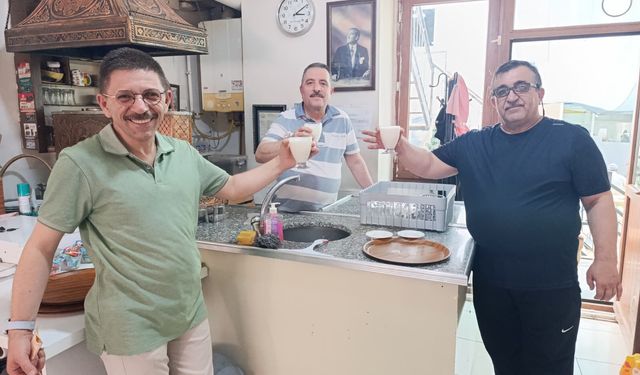 Sıcak Dalgası Tokat’ı Kavuruyor Çare Asırlık Lezzette Aranıyor Saatler İçerisinde Litrelerce Bardak Bardak Tüketiliyor