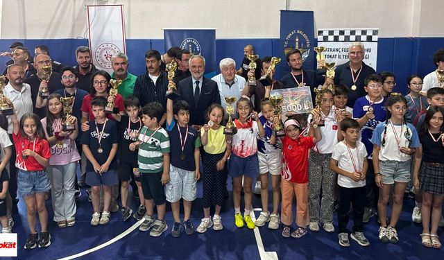 Tokat'ta Satranç Heyecanı Sona Erdi, Şampiyonlar Ödüllerini Aldı