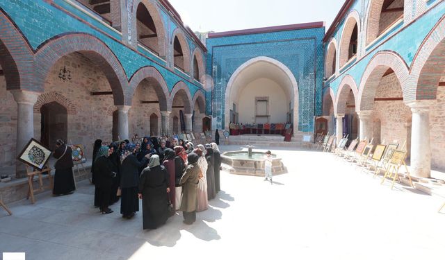 “Sırrı Kalemden, Ruhu Tokat’tan” sergisi Tokat’ta ilgi gördü