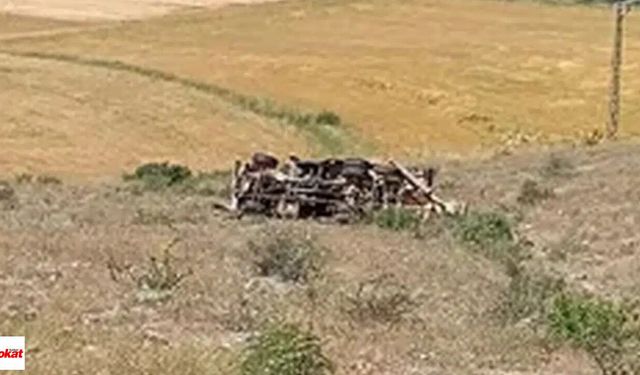Sivas-Tokat Yolunda Korkutan Kaza: İş Makinesi Devrildi, Facianın Eşiğinden Dönüldü
