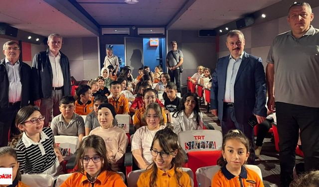 TRT Mobil Sinema Tırı Niksar’da Çocuklarla Buluştu