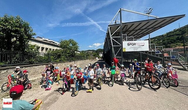 Niksar’da Minikler Pedal Çevirdi, Aileler Eğlenceye Ortak Oldu