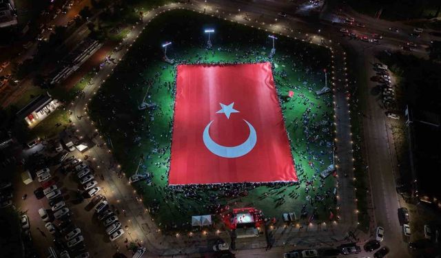 Dünyanın en büyük Türk bayrağı açıldı