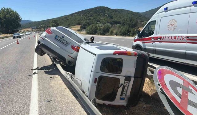 Sollamaya çıkan iki otomobil çarpıştı: 4 yaralı