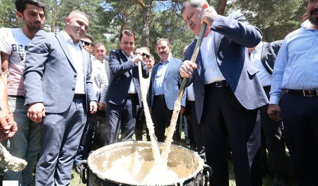 Reşadiye Kurt Gölü Eşsiz Doğası Ve Zengin Kültürüyle Festivalde Binlerce Kişiyi Buluşturdu
