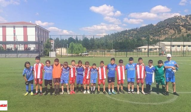 Tokat'ta Dostluk Kazandı! Genç Futbolcular Aynı Sahada Buluştu
