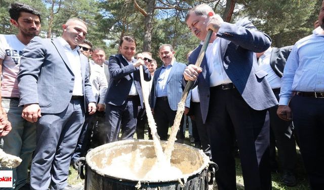 Kurt Gölü Festivali Renkli Görüntülere Sahne Oldu: Kazanlar Kaynadı Halaylar Durmadı