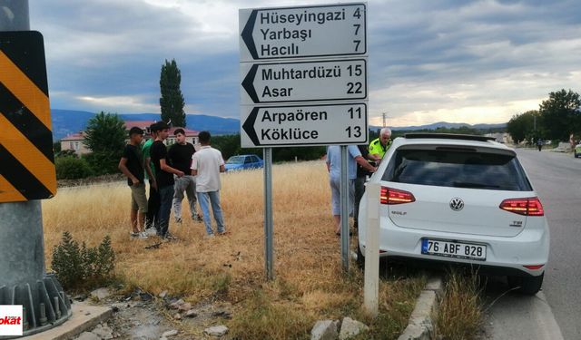 Niksar’da Kırmızı Işık İhlali Kazaya Neden Oldu: 3 Yaralı