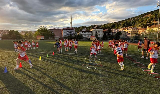 Niksar’da Minik Kramponlar Sahaya İndi