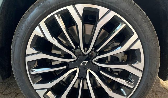 Sıfır kilometre Togg T10F Gizli Güncelleme Geldi Lastiklere Pirelli P Zero Geldi
