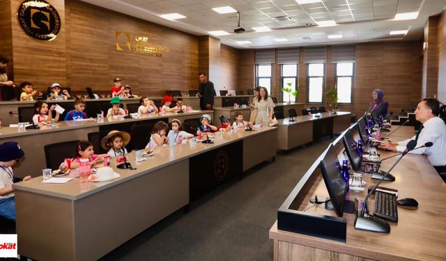 TOGÜ'de Çocuk Üniversitesi heyecanı, Rektör Fatih Yılmaz çocukları ağırladı