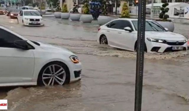 AFAD Alarm Vermişti! Tokat'ta Sağanak Hayatı Felç Etti, Yollar Göle Döndü