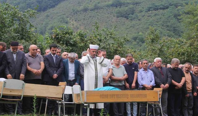 Aynı eve gelin gittiler, birlikte vefat ettiler