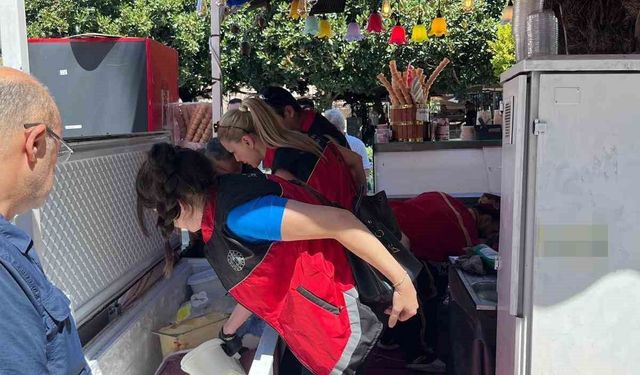 Bir külah dondurmaya 10 Euro istemişlerdi, kapısına kilit vuruldu