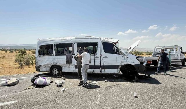Minibüs kazasında ölü sayısı 5'e yükseldi