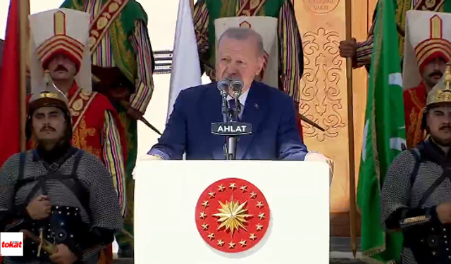 Erdoğan Ahlat’tan seslendi: Anadolu’nun düğümü burada çözüldü