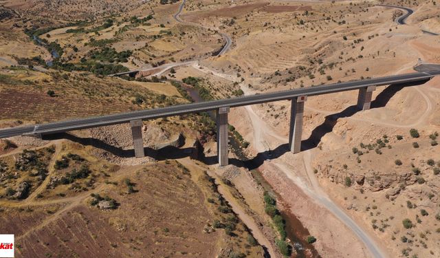 335 Metre Uzunluğunda  5 Açıklıktan Oluşuyor 2 İl Arasında Güvenli Geçiş Sağlıyor Ulaşım Altyapısına Değer Katıyor