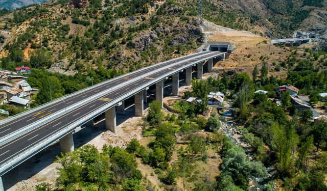 9 Tünel, 13 Köprü ve 4 Viyadük'ten Oluşuyor Çok Stratejik Bir konumda Bulunuyor İki Büyükşehiri Bağlıyor