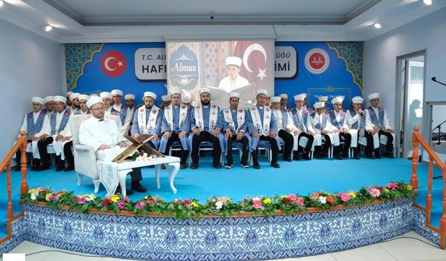 Almus’ta 41 Hafız İçin İcazet Merasimi Düzenlendi