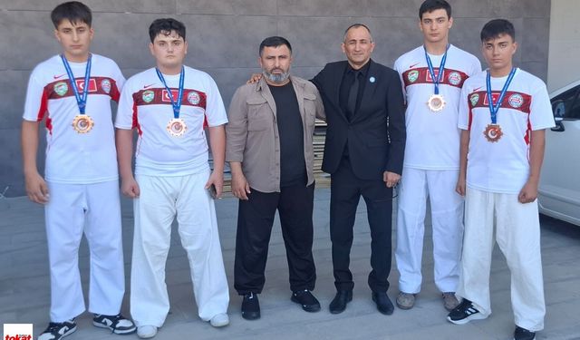 İki Türkiye Şampiyonu Aynı Kulüpten Çıktı: Erbaa'dan Tarihi Başarı