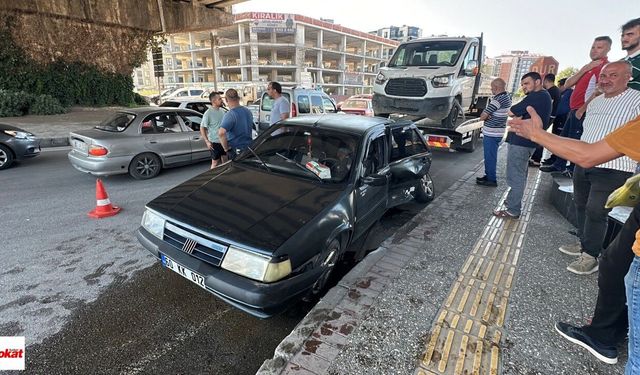 Samsun’da Tokat Plakalı Otomobil Kamyonetle Çarpıştı