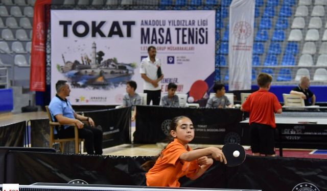 150 Sporcu Tokat'ta Türkiye Finalleri İçin Raket Sallıyor