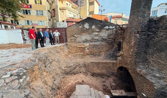 Yangının ardından Pervane Hamamı’na geçmiş olsun ziyareti